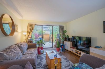 114 - 1442 Blackwood St, Condo with 2 bedrooms, 1 bathrooms and 1 parking in White Rock BC | Image 2