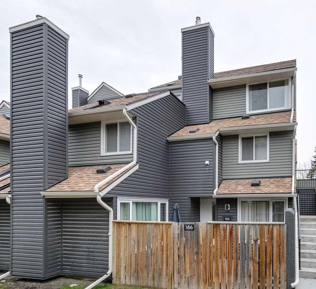 286 - 87 Glamis Green Sw, Home with 2 bedrooms, 1 bathrooms and 1 parking in Calgary AB | Image 1