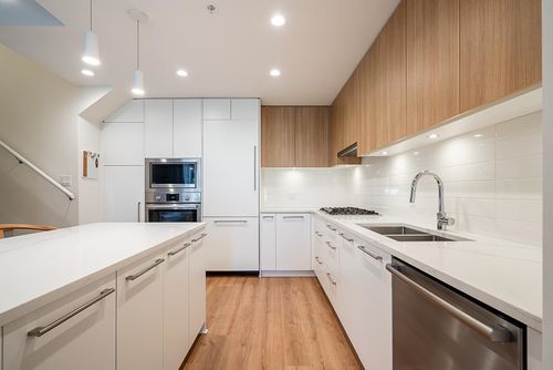 103-2035 Glenaire Dr, North Vancouver, BC, V7P1Y2 | Card Image