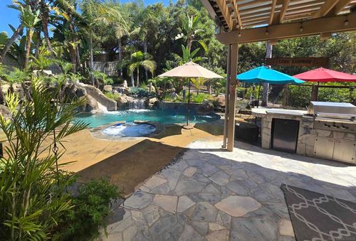 2889 Camden Dr, Vista, CA, 92081 | Card Image
