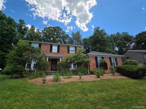 6076 Glen Eagles Dr, West Bloomfield, MI, 48323-2212 | Card Image