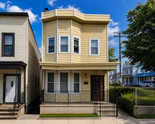 726 E 239th Street, New York, NY, 10466 | Card Image