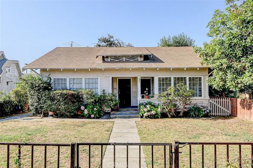 122 E Spruce Ave, Inglewood, CA, 90301-2722 | Card Image