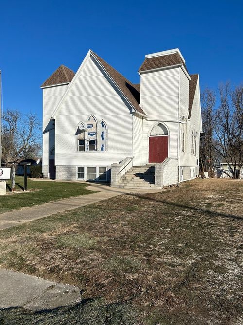 175 W 3rd Ave, Clifton, IL, 60927-9037 | Card Image