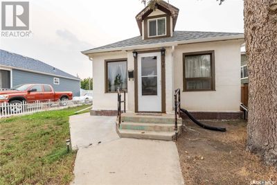 896 Grey Ave, House other with 2 bedrooms, 1 bathrooms and null parking in Moose Jaw SK | Image 2