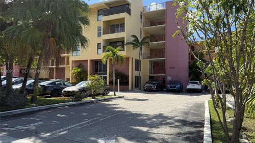 104-8775 Park Blvd, Miami, FL, 33172-5707 | Card Image