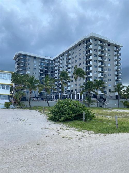 apt-207-9273 Collins Ave, Surfside, FL, 33154-3035 | Card Image