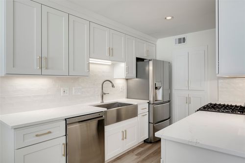 102-505 W 7th St, Austin, TX, 78701-2827 | Card Image