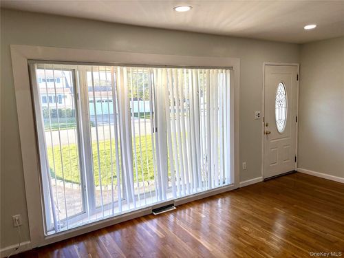 1483 4th St, West Babylon, NY, 11704-4753 | Card Image