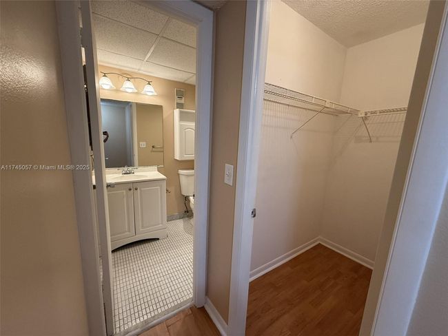APT-1B - 470 Executive Center Dr, Condo with 1 bedrooms, 1 bathrooms and null parking in West Palm Beach FL | Image 9