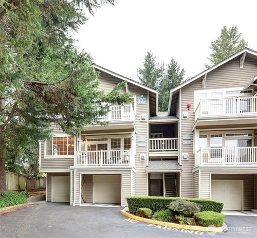 18654-18654 Ne 56th Ct, Redmond, WA, 98052-6129 | Card Image
