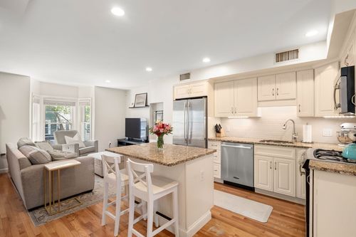 3-314 W 4th St, Boston, MA, 02127-4706 | Card Image