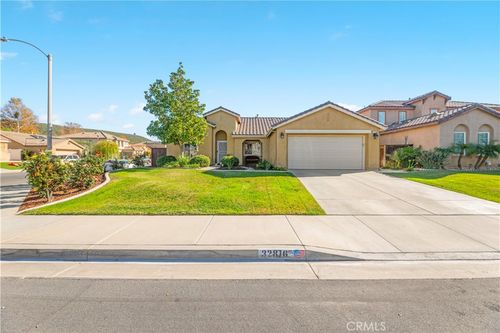 32816 Autumn Wood Cir, Lake Elsinore, CA, 92530-6279 | Card Image