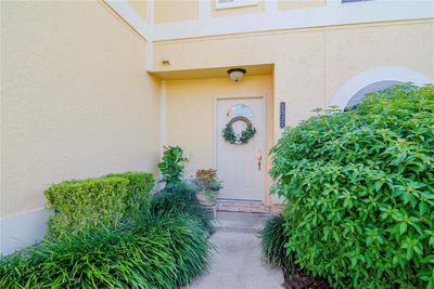 1532 Chateaux De Ville Court, Townhouse with 3 bedrooms, 2 bathrooms and null parking in Clearwater FL | Image 3