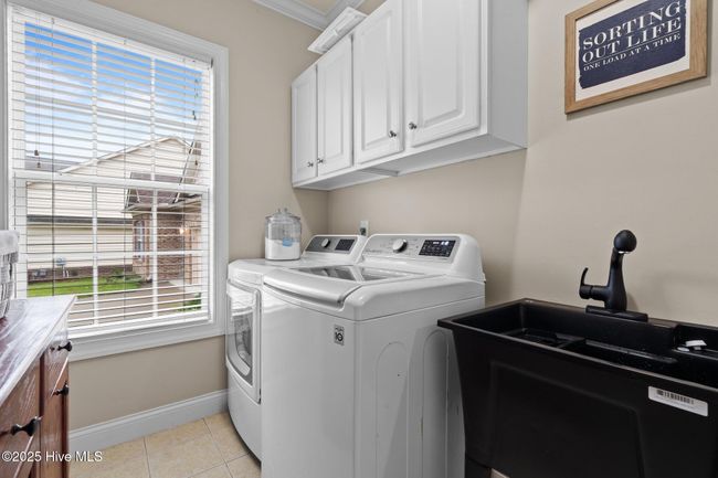 Laundry Room | Image 28