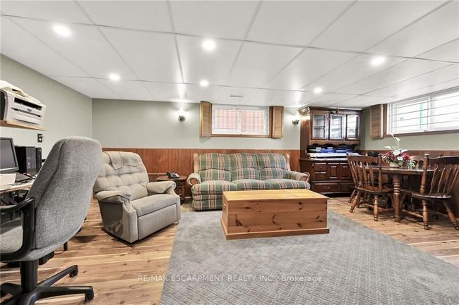 135 Nash Rd N, House other with 3 bedrooms, 2 bathrooms and 5 parking in Hamilton ON | Image 25