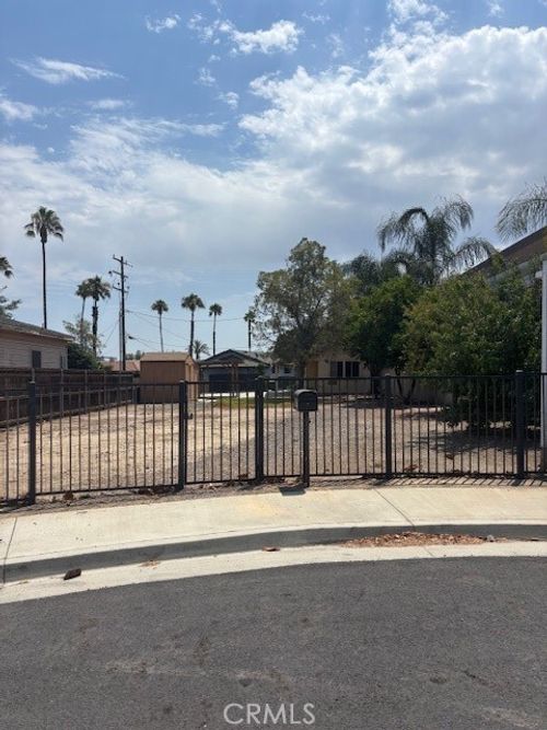 111 N Victoria Ave, Corona, CA, 92879 | Card Image