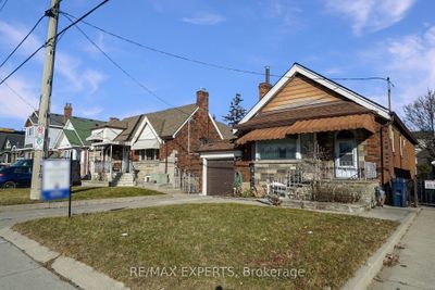 839 Coxwell Ave, House other with 2 bedrooms, 2 bathrooms and 3 parking in East York ON | Image 3