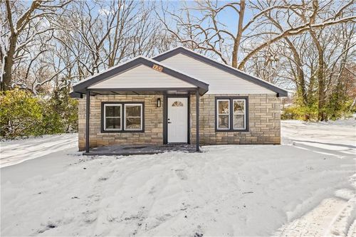 9701 E 24th St S, Independence, MO, 64052-1516 | Card Image