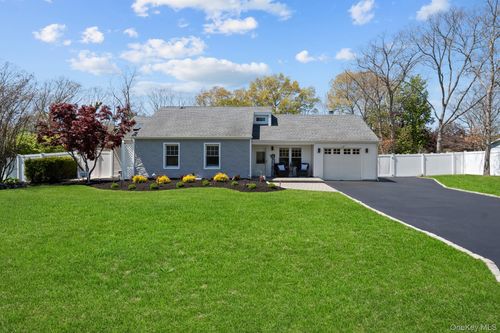24 Gabon Ln, Coram, NY, 11727-1413 | Card Image