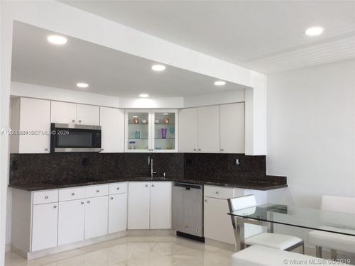1002-1408 Brickell Bay Dr, Miami, FL, 33131-3667 | Card Image