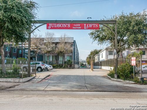 2212-831 S Flores St, San Antonio, TX, 78204-1442 | Card Image