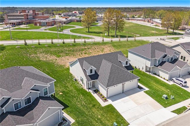 710 Ridge Dr, Townhouse with 2 bedrooms, 2 bathrooms and null parking in Smithville MO | Image 18