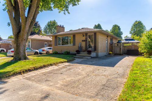15 Frobisher Cres, London, ON, N5V1G7 | Card Image