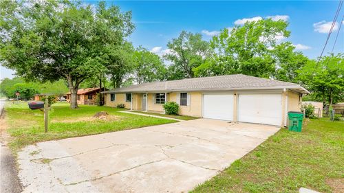 103 E Viser St, Madisonville, TX, 77864-3348 | Card Image