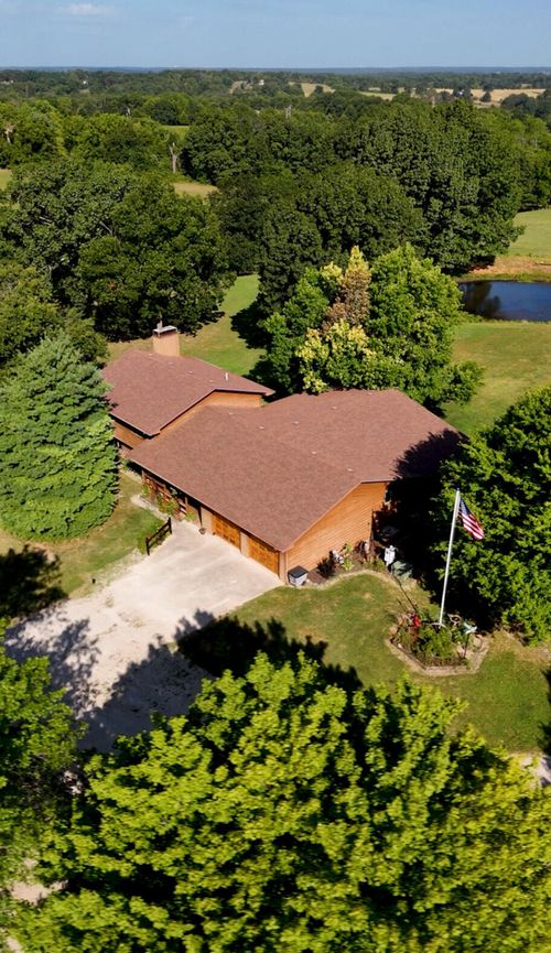 17984 State Highway 248, Cassville, MO, 65625-8646 | Card Image