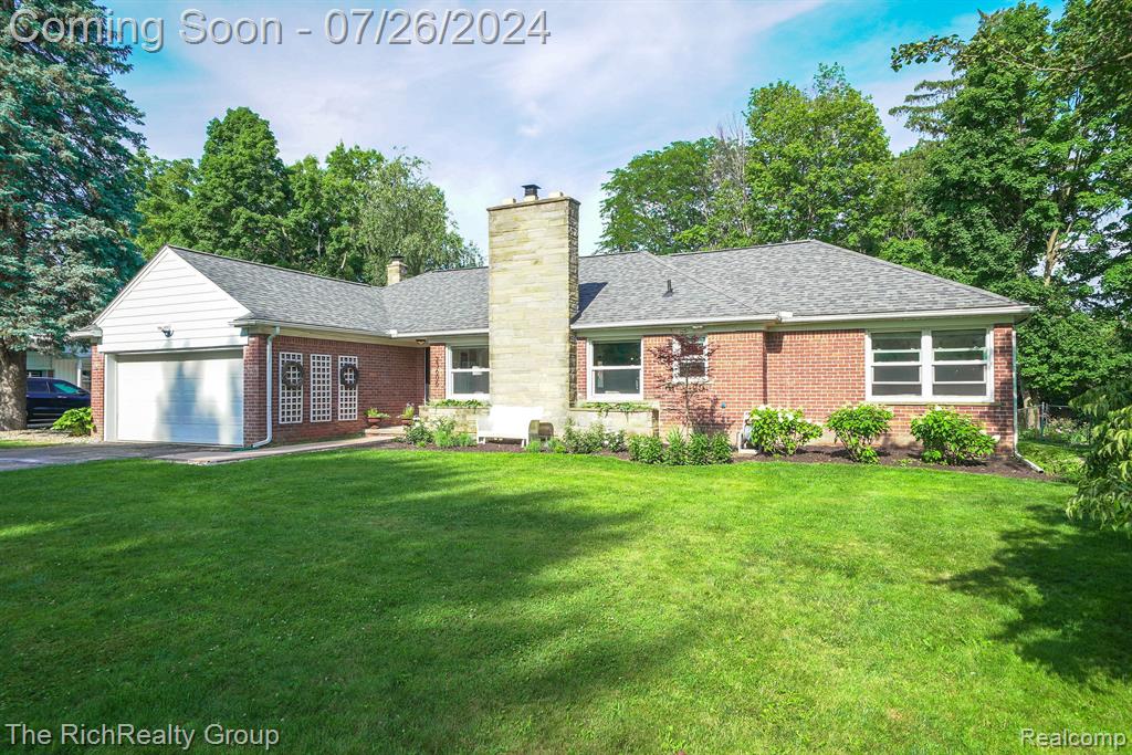 Longacre St, Farmington, MI 48335