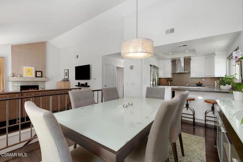 202 Estrellita Ln, Oak Park, CA, 91377-3717 | Card Image