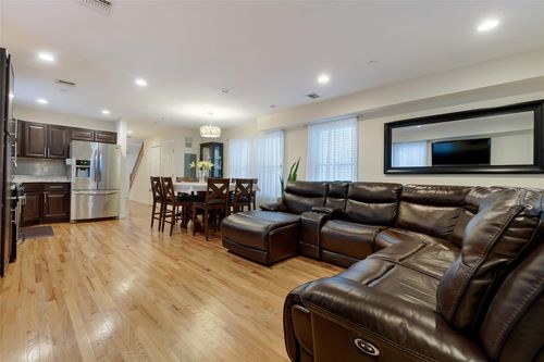 32 Janet Ln, Breezy Point, NY, 11697-1915 | Card Image