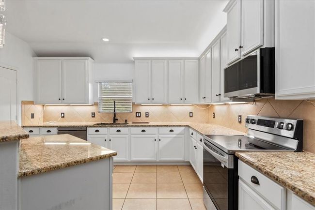 18716 Encinal Trl, House other with 3 bedrooms, 2 bathrooms and 2 parking in Magnolia TX | Image 13