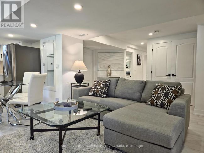 22 Prada Crt, House other with 6 bedrooms, 5 bathrooms and 6 parking in Brampton ON | Image 13