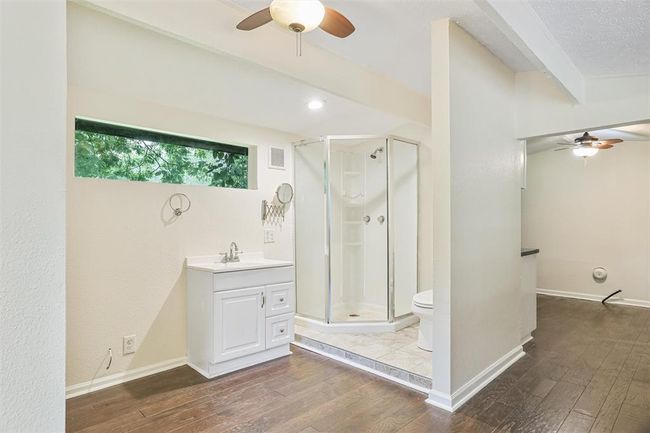 Guest house bathroom | Image 38