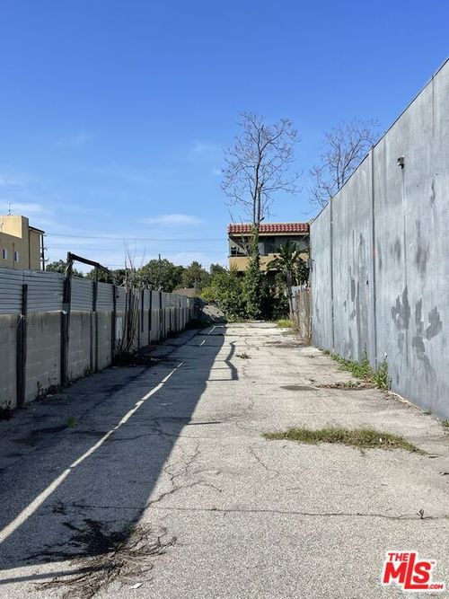 7141 Baird Avenue, Reseda, CA, 91335 | Card Image