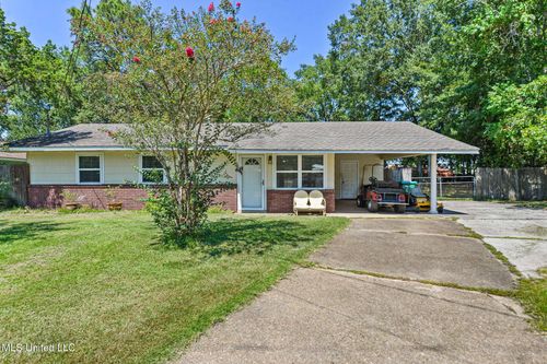 121 Roberts Cir, Ocean Springs, MS, 39564-5635 | Card Image
