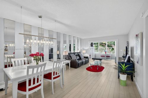 305-7817 Golf Circle Dr, Margate, FL, 33063-7363 | Card Image