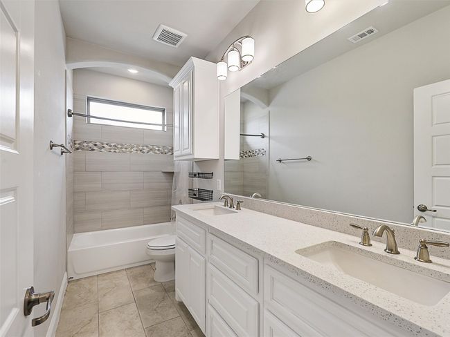 Shared bathroom located on the second floor. | Image 30