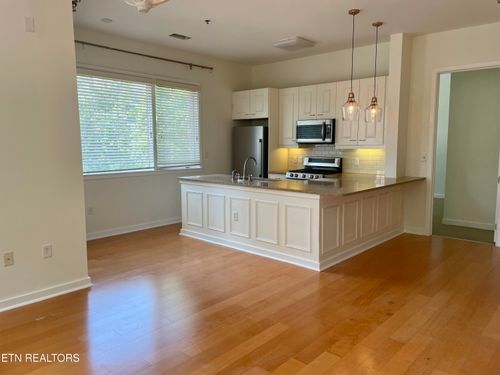 245-200 Manufacturers Rd, Chattanooga, TN, 37405-3338 | Card Image