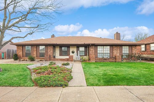2432 Shady Turf Dr, Bedford, TX, 76022-7762 | Card Image