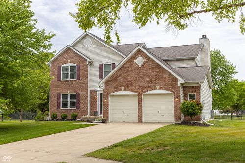 594 Homestead Ln, Greenwood, IN, 46142-9085 | Card Image