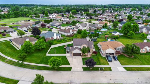 52588 Robins Nest Dr, Chesterfield, MI, 48047-3539 | Card Image