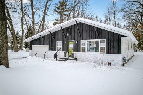 914 Victor Ave, Muskegon, MI, 49445-1341 | Card Image