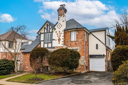 34 Reyam Rd, Lynbrook, NY, 11563-2913 | Card Image