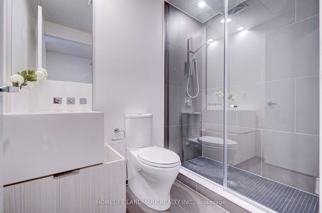6108 - 1 Bloor St E, Condo with 2 bedrooms, 2 bathrooms and 1 parking in Toronto ON | Image 9