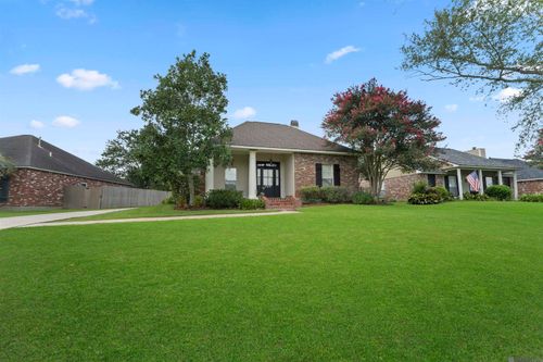 17647 Lake Azalea Dr, Baton Rouge, LA, 70817-9516 | Card Image