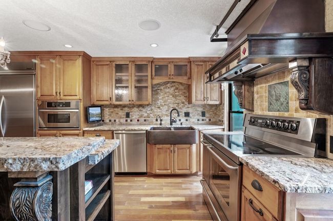 Luxury top of the line chef's kitchen! | Image 15