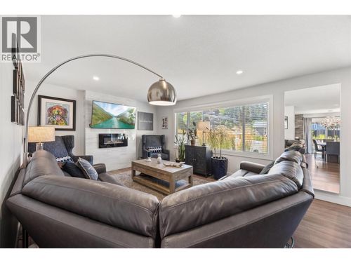 1255 Rio Dr, Kelowna, BC, V1V1E2 | Card Image